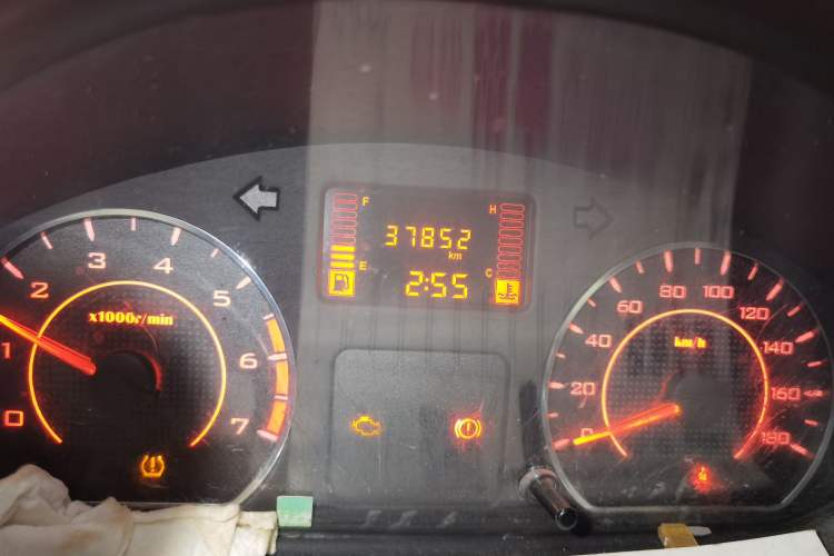 Used Wuling Rongguang 2021 1.2L S Base 7-Seater LSI Odometer Close Up