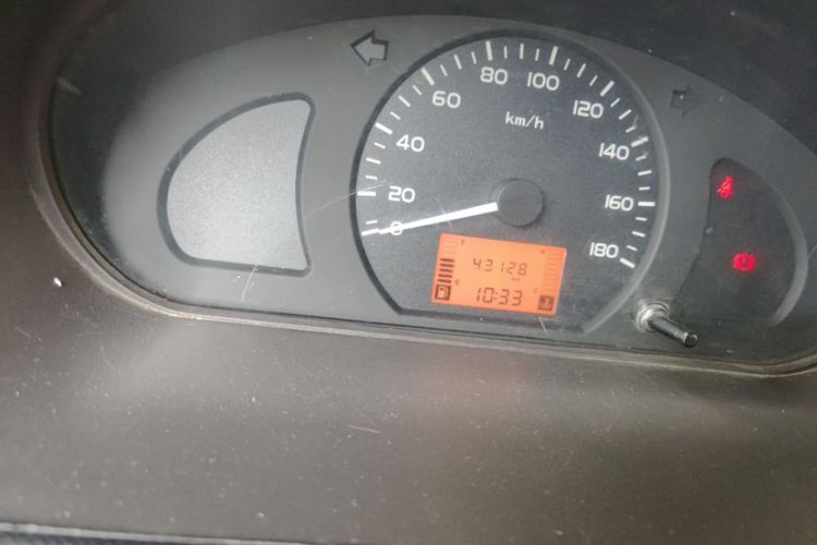 Used Wuling Rongguang 2021 1.5L Extended Basic Enclosed-Window Vehicle 2 Seats L3C Odometer Close Up