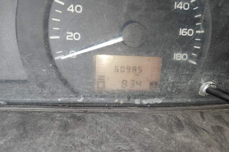 Used Wuling Rongguang 2021 1.5L Extended Basic Enclosed-Window Vehicle 2 Seats L3C Odometer Close Up