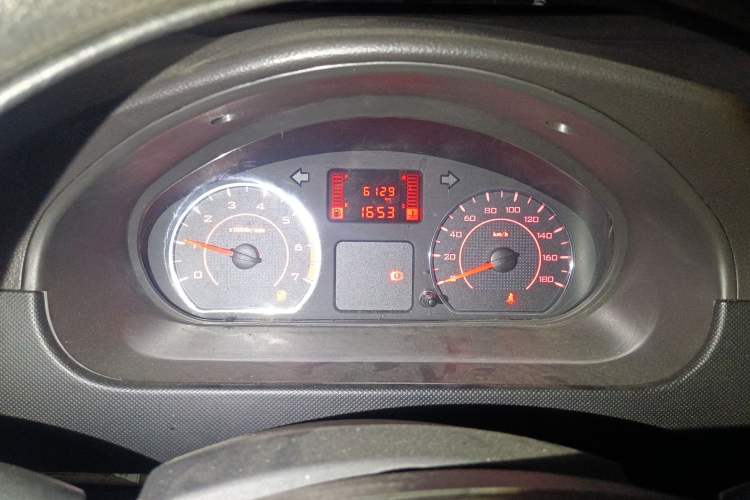 Used Wuling Rongguang 2021 1.5L Extended Standard Version with Air Conditioning – L3C Odometer Close Up