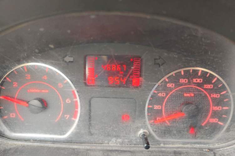Used Wuling Rongguang 2021 1.5L Extended Standard Version with Power Steering L3C Odometer Close Up