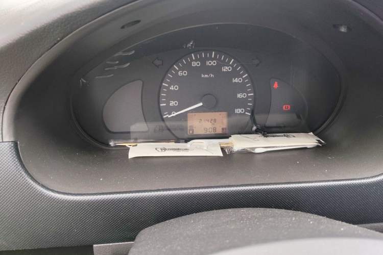 Used Wuling Rongguang 2021 1.5L Extended Basic Model Enclosed-Window Vehicle, 5-seater LAR Odometer Close Up