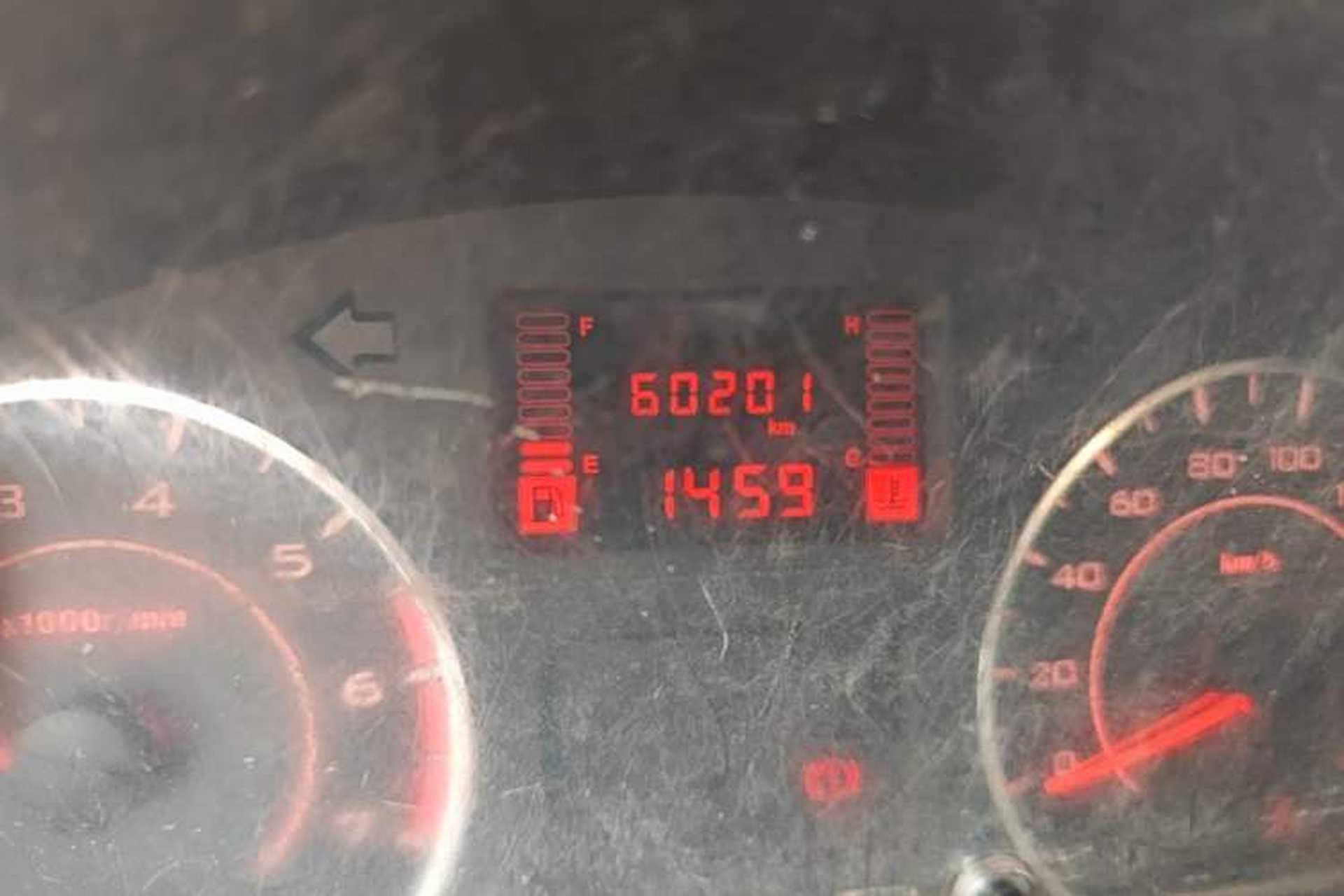 Used Wuling Rongguang 2021 1.5L Extended Basic Enclosed-Window Vehicle 2 Seats L3C Odometer Close Up