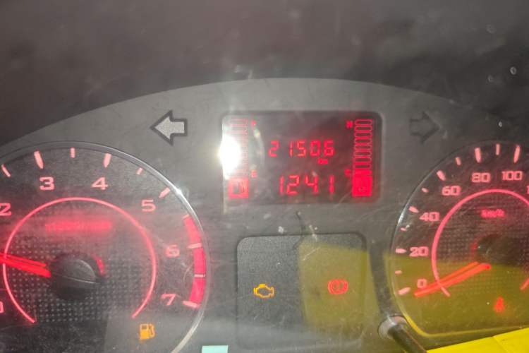 Used Wuling Rongguang 2021 1.2L S Base 7-Seater LSI Odometer Close Up