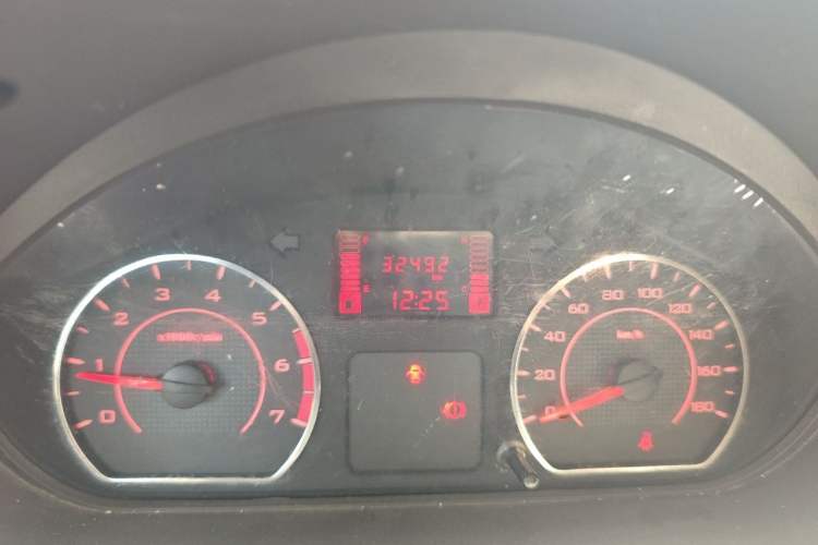 Used Wuling Rongguang 2021 1.5L Extended Standard Version with Air Conditioning – L3C Odometer Close Up