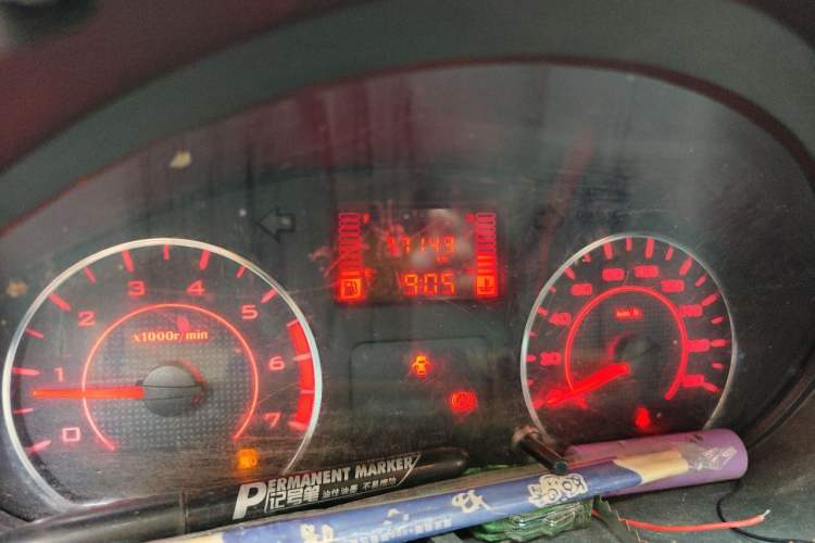 Used Wuling Rongguang 2021 1.5L Extended Standard Version with Power Steering L3C Odometer Close Up