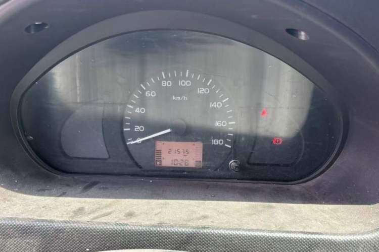 Used Wuling Rongguang 2021 1.5L Extended Basic Enclosed-Window Vehicle 2 Seats L3C Odometer Close Up