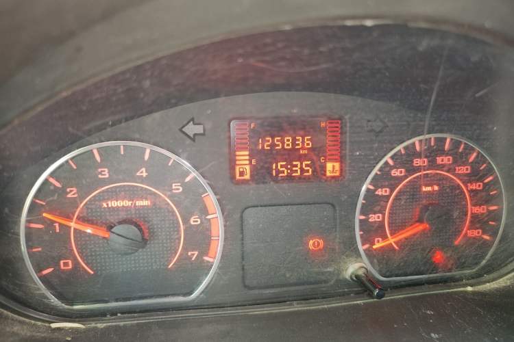 Used Wuling Rongguang 2021 1.5L Extended Basic Enclosed-Window Vehicle 2 Seats L3C Odometer Close Up