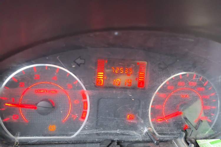 Used Wuling Rongguang 2021 1.2L S Base Model 5-Seater LSI Odometer Close Up