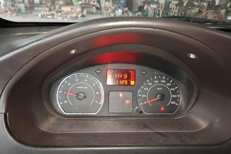 Used Wuling Rongguang 2021 1.5L Extended Basic Enclosed-Window Vehicle 2 Seats L3C Odometer Close Up