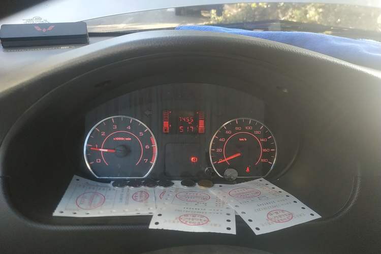 Used Wuling Rongguang 2021 1.5L Extended Basic Window-Sealed 5-Seat L3C Car Odometer Close Up