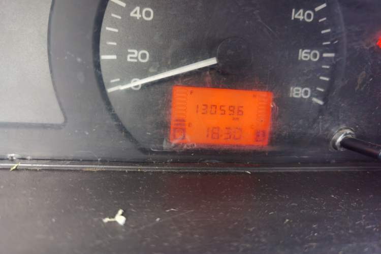 Used Wuling Rongguang 2021 1.5L Extended Basic Enclosed-Window Vehicle 2 Seats L3C Odometer Close Up