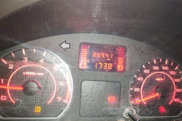Used Wuling Rongguang 2021 1.5L Extended Standard Version with Air Conditioning – L3C Odometer Close Up