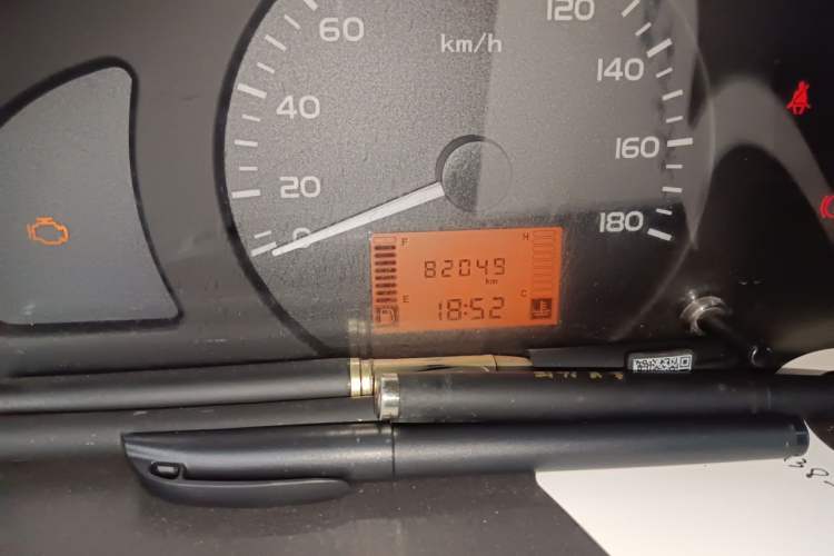 Used Wuling Rongguang 2021 1.5L Extended Basic Enclosed-Window Vehicle 2 Seats L3C Odometer Close Up