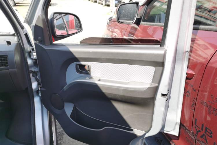 Used Wuling Rongguang 2021 1.5L Extended Standard Version with Air Conditioning – L3C Right Front Door Interior