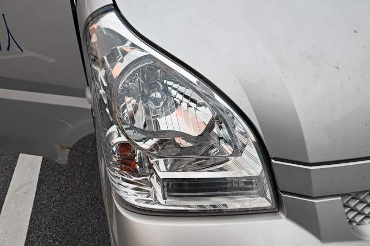 Used Wuling Rongguang 2021 1.5L Extended Basic Version L3C Right Front Headlight