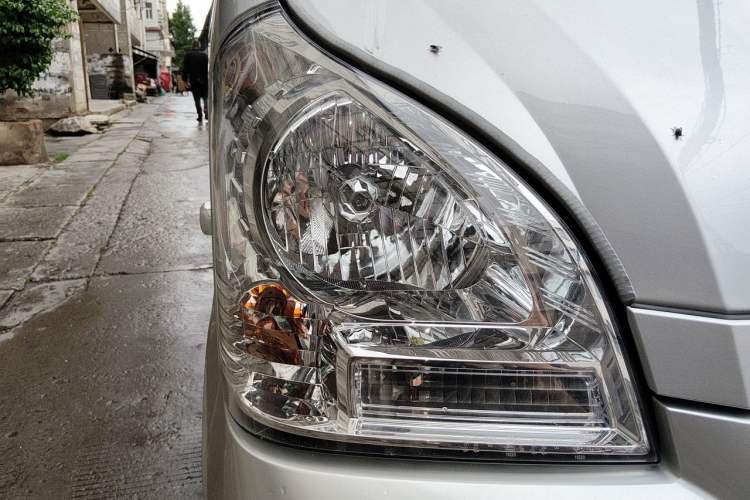 Used Wuling Rongguang 2021 1.5L Extended Standard Model Power-Assist Version LAR Right Front Headlight