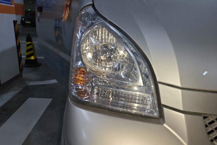 Used Wuling Rongguang 2021 1.5L Extended Basic Version L3C Right Front Headlight
