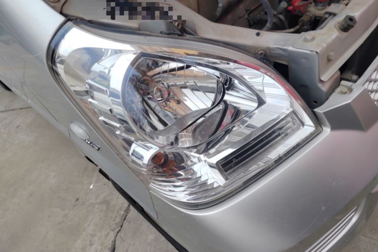Used Wuling Rongguang 2021 1.5L Extended Standard-Size Window-Sealed Car Air-Conditioned Version 5 Seats L3C Right Front Headlight