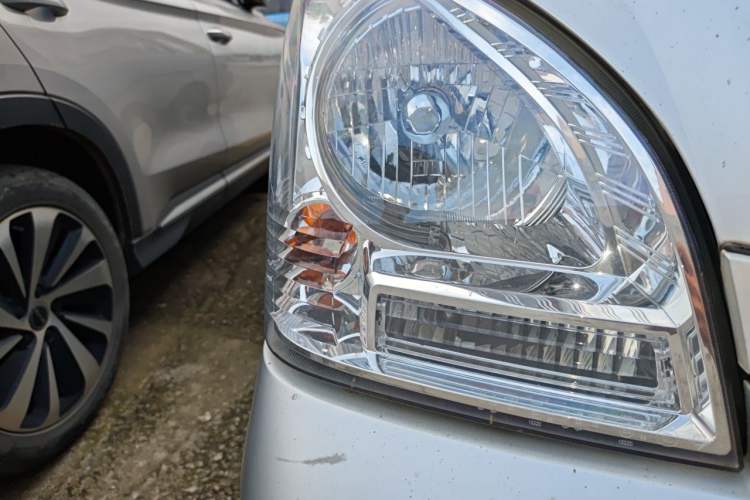 Used Wuling Rongguang 2021 1.5L Extended Standard Model Air-Conditioned Version LAR Right Front Headlight