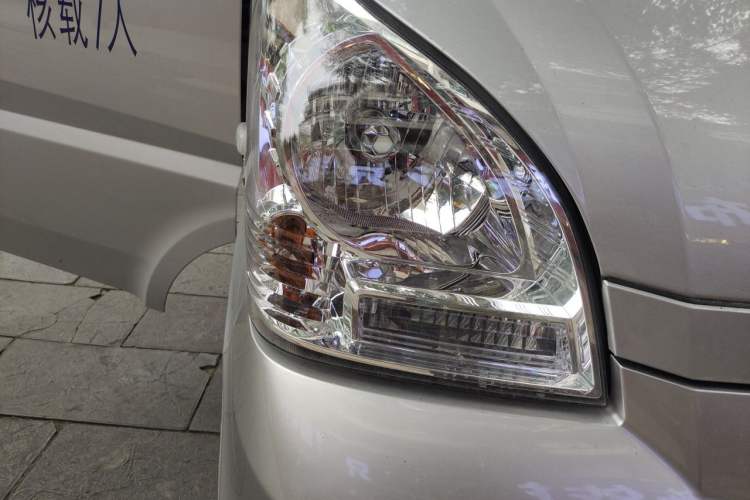 Used Wuling Rongguang 2021 1.5L Extended Basic Version L3C Right Front Headlight