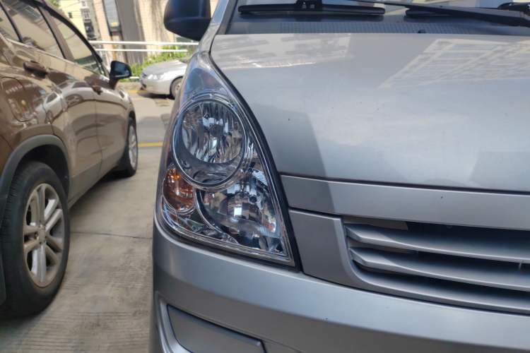 Used Wuling Rongguang 2021 1.2L S Base Model Window-Sealed Car Standard Version 5-Seater LSI Right Front Headlight