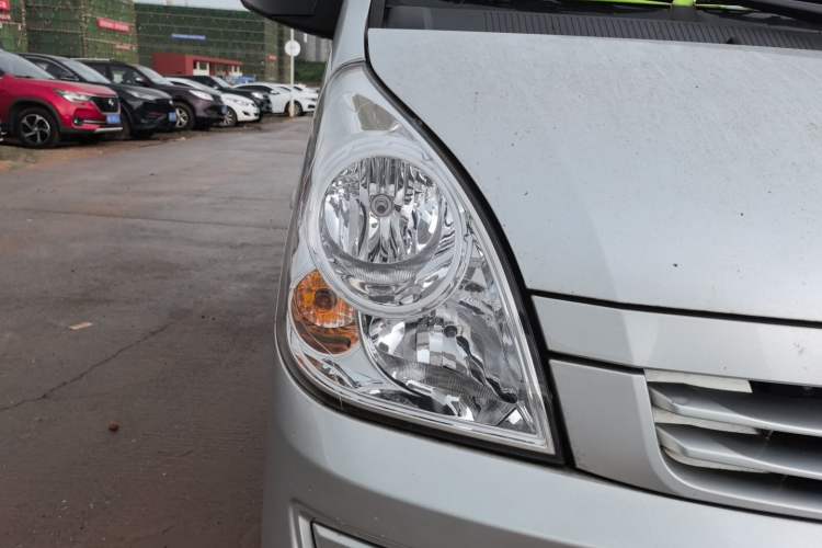 Used Wuling Rongguang 2021 1.2L S Base Model 5-Seater LSI Right Front Headlight