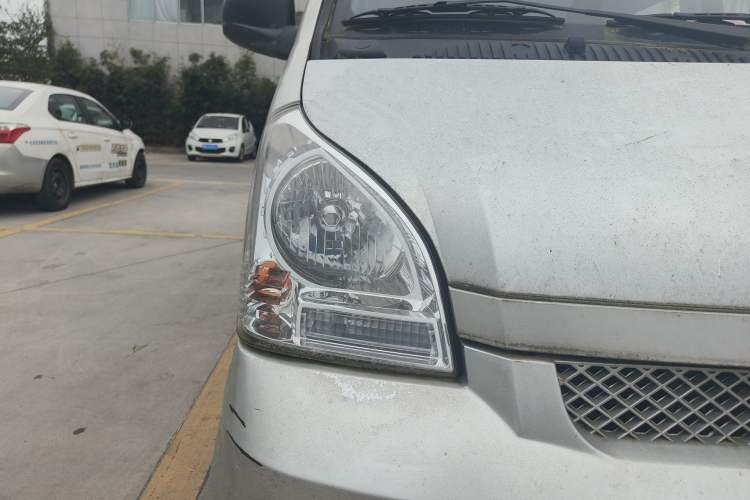 Used Wuling Rongguang 2021 1.5L Extended Basic Version L3C Right Front Headlight