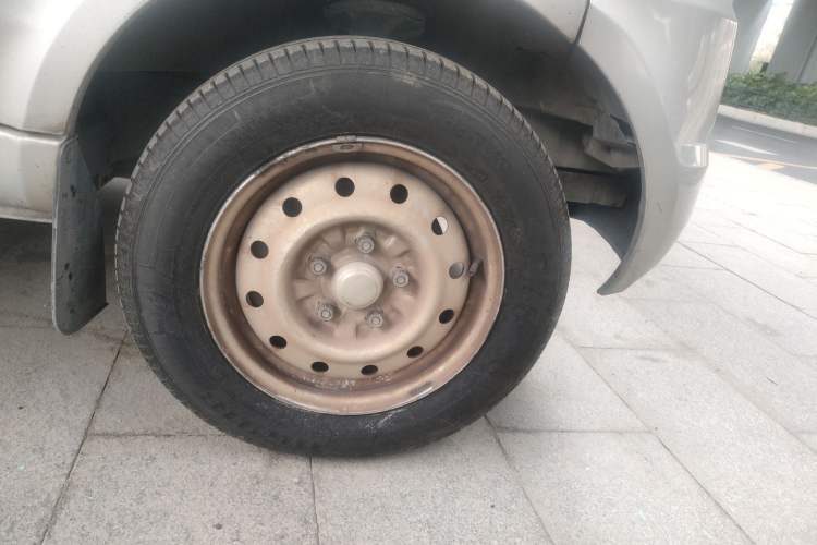 Used Wuling Rongguang 2021 1.5L Extended Standard Version with Air Conditioning – L3C Right Front Wheel Hub