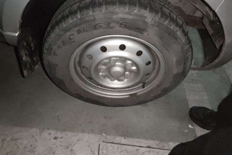 Used Wuling Rongguang 2021 1.5L Extended Basic Enclosed-Window Vehicle 2 Seats L3C Right Front Wheel Hub