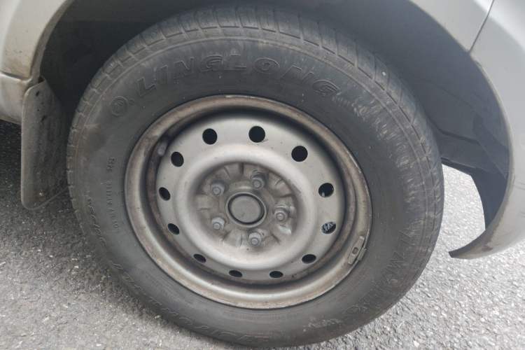 Used Wuling Rongguang 2021 1.5L Extended Standard Version with Power Steering L3C Right Front Wheel Hub