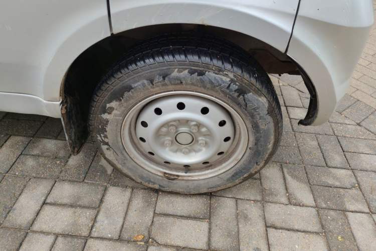 Used Wuling Rongguang 2021 1.5L Extended Standard-Size Window-Sealed Vehicle Air-Conditioned 2-Seater L3C Right Front Wheel Hub