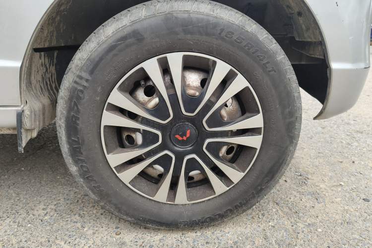 Used Wuling Rongguang 2021 1.2L S Base 7-Seater LSI Right Front Wheel Hub