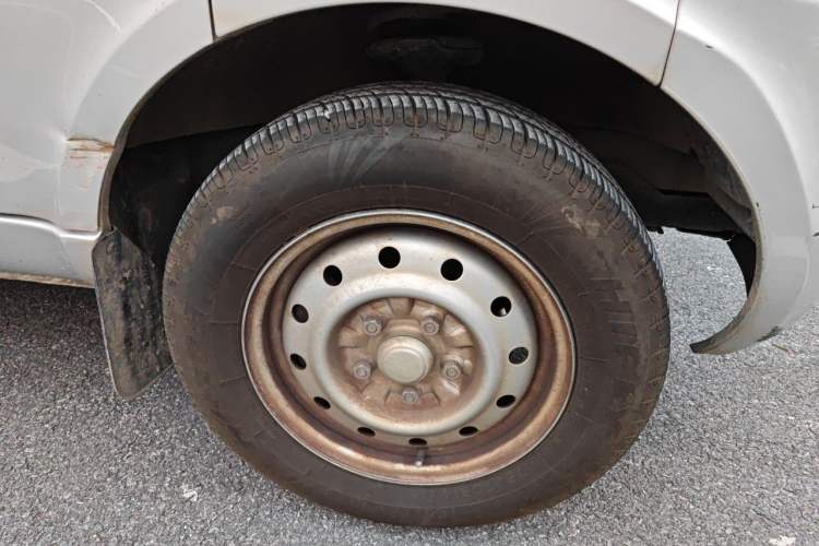 Used Wuling Rongguang 2021 1.5L Extended Basic Version L3C Right Front Wheel Hub