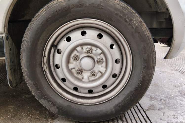 Used Wuling Rongguang 2021 1.5L Extended Standard Model Power-Assist Version LAR Right Front Wheel Hub