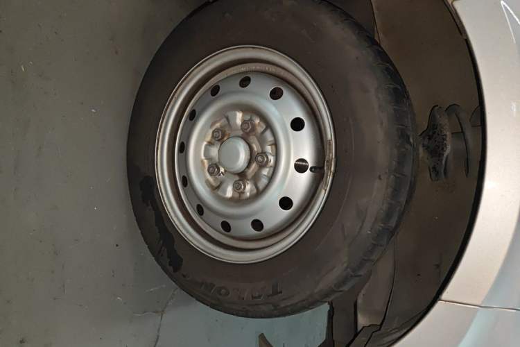 Used Wuling Rongguang 2021 1.5L Extended Basic Version L3C Right Front Wheel Hub