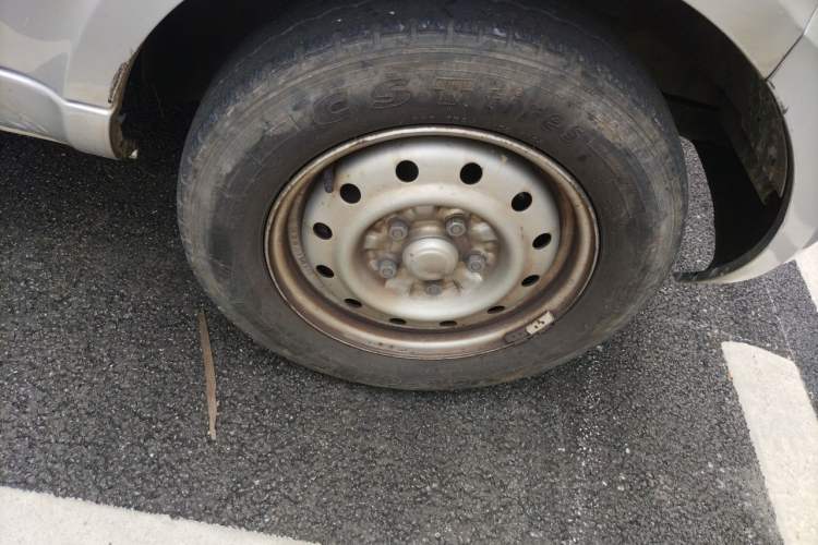 Used Wuling Rongguang 2021 1.5L Extended Basic Version L3C Right Front Wheel Hub