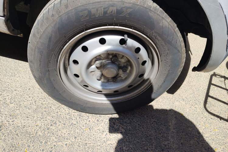 Used Wuling Rongguang 2021 1.5L Extended Basic Enclosed-Window Vehicle 2 Seats L3C Right Front Wheel Hub
