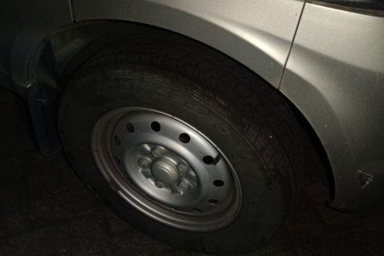 Used Wuling Rongguang 2021 1.5L Extended Standard Version with Air Conditioning – L3C Right Front Wheel Hub