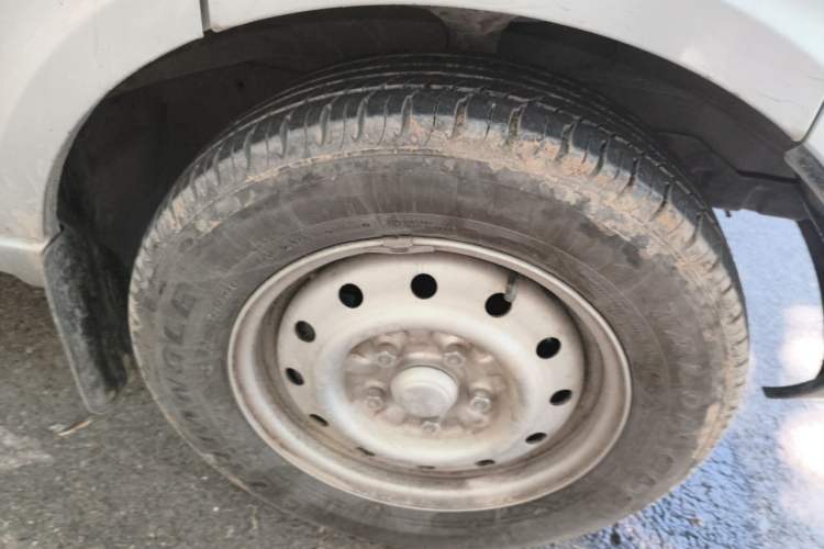 Used Wuling Rongguang 2021 1.5L Extended Basic Enclosed-Window Vehicle 2 Seats L3C Right Front Wheel Hub