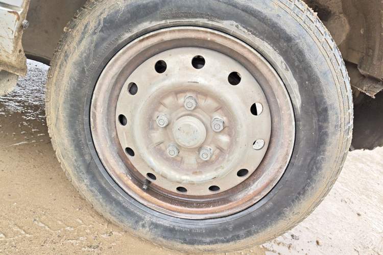 Used Wuling Rongguang 2021 1.5L Extended Basic Enclosed-Window Vehicle 2 Seats L3C Right Front Wheel Hub