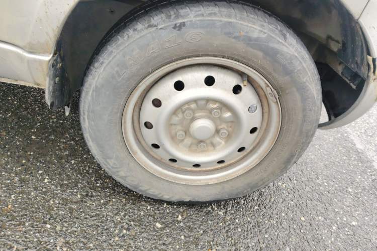Used Wuling Rongguang 2021 1.5L Extended Standard Version with Power Steering L3C Right Front Wheel Hub