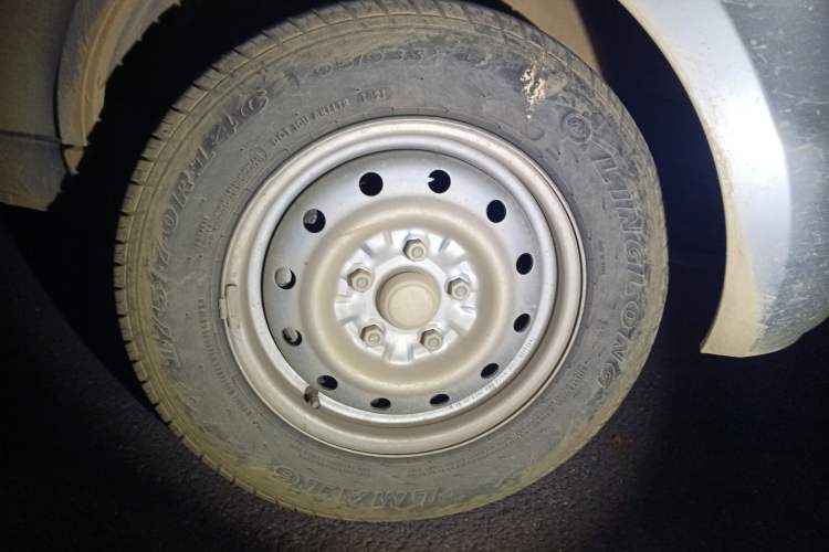 Used Wuling Rongguang 2021 1.5L Extended Basic Enclosed-Window Vehicle 2 Seats L3C Right Front Wheel Hub