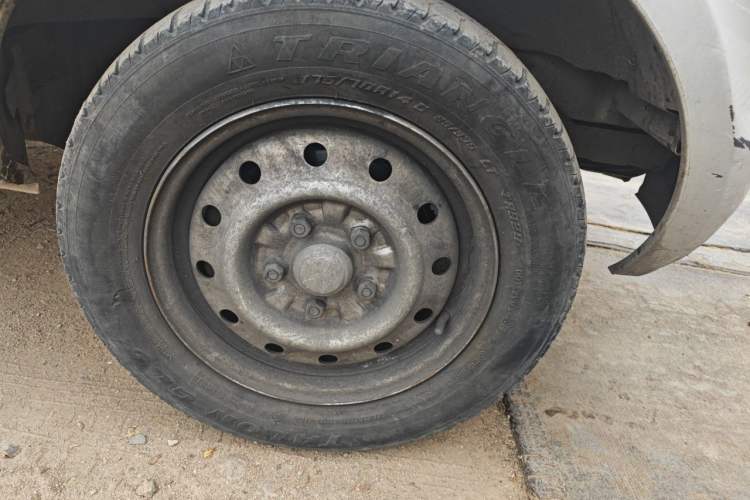 Used Wuling Rongguang 2021 1.5L Extended Basic Enclosed-Window Vehicle 2 Seats L3C Right Front Wheel Hub