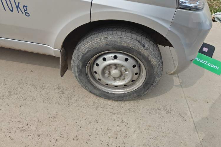 Used Wuling Rongguang 2021 1.5L Extended Basic Enclosed-Window Vehicle 2 Seats L3C Right Front Wheel Hub
