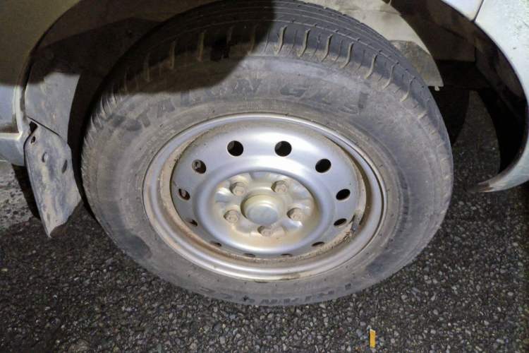 Used Wuling Rongguang 2021 1.5L Extended Basic Window-Sealed 5-Seat L3C Car Right Front Wheel Hub