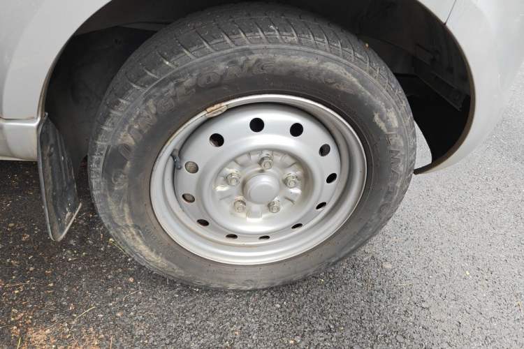 Used Wuling Rongguang 2021 1.5L Extended Basic Enclosed-Window Vehicle 2 Seats L3C Right Front Wheel Hub