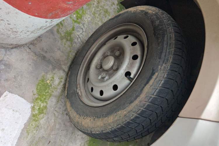 Used Wuling Rongguang 2021 1.5L Extended Standard Version with Power Steering L3C Right Front Wheel Hub