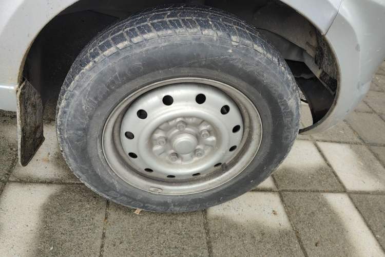 Used Wuling Rongguang 2021 1.5L Extended Basic Enclosed-Window Vehicle 2 Seats L3C Right Front Wheel Hub