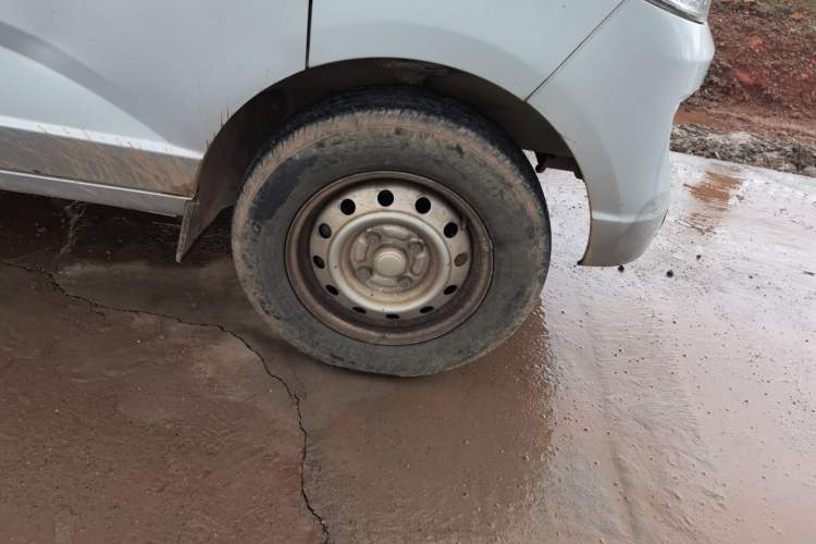 Used Wuling Rongguang 2021 1.2L S Base Model 5-Seater LSI Right Front Wheel Hub